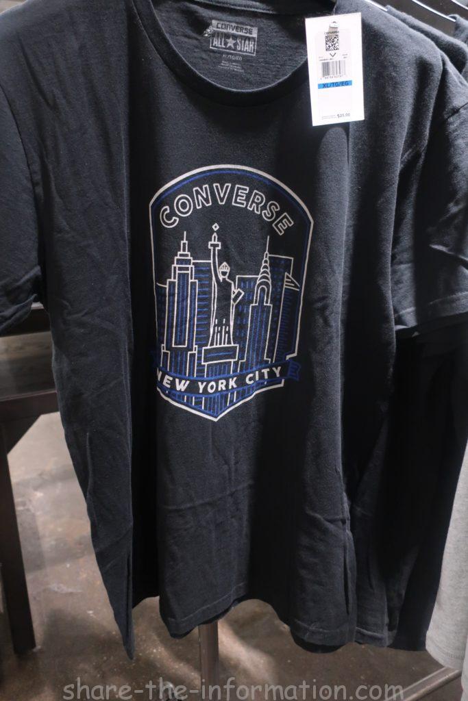 コンバースのフラッグシップストアのニューヨーク限定のお土産の黒いTシャツ